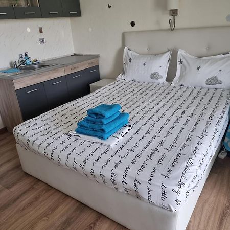 Blaxy Resort Stefi Cu Acces La Piscine Gratuit Douăzeci şi Trei August Esterno foto