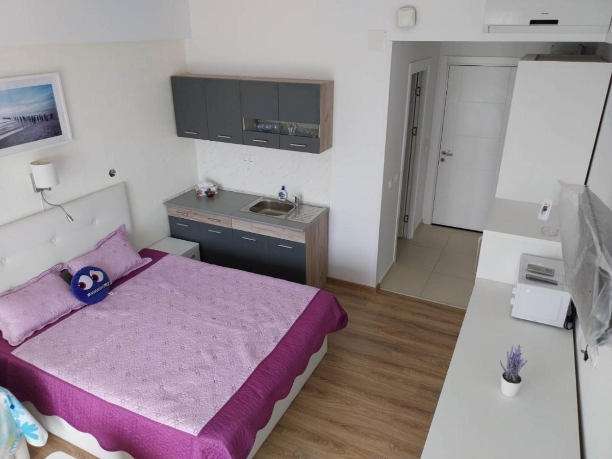 Blaxy Resort Stefi Cu Acces La Piscine Gratuit Douăzeci şi Trei August Esterno foto