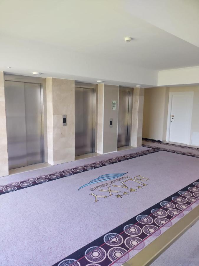 Blaxy Resort Stefi Cu Acces La Piscine Gratuit Douăzeci şi Trei August Esterno foto
