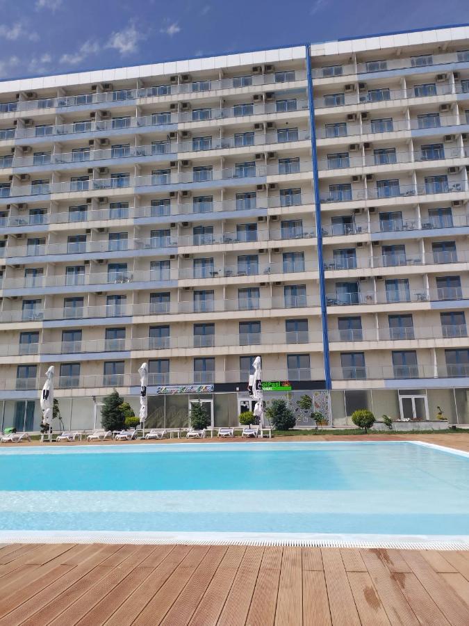 Blaxy Resort Stefi Cu Acces La Piscine Gratuit Douăzeci şi Trei August Esterno foto