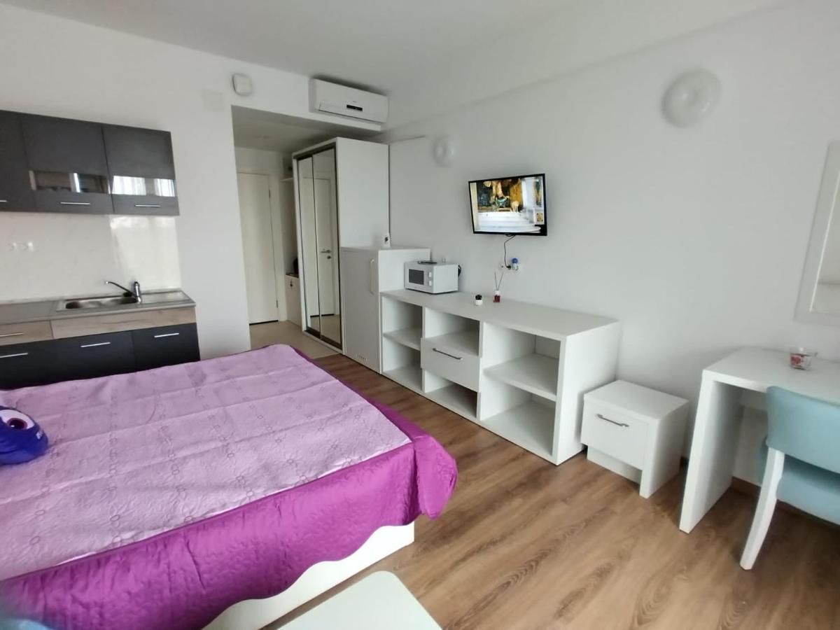 Blaxy Resort Stefi Cu Acces La Piscine Gratuit Douăzeci şi Trei August Esterno foto