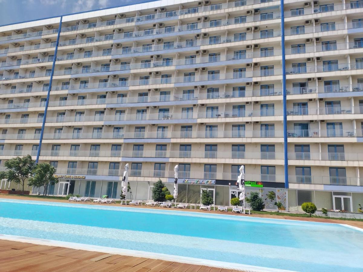 Blaxy Resort Stefi Cu Acces La Piscine Gratuit Douăzeci şi Trei August Esterno foto