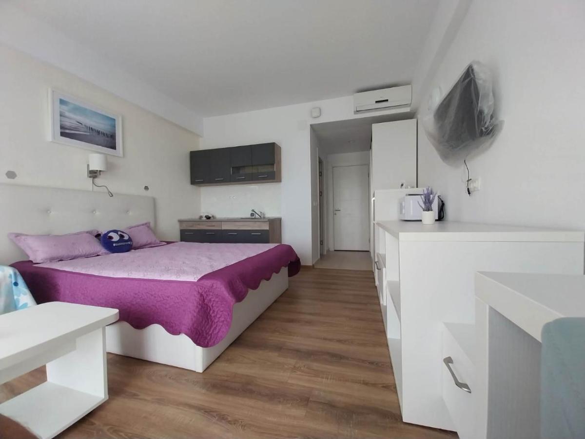 Blaxy Resort Stefi Cu Acces La Piscine Gratuit Douăzeci şi Trei August Esterno foto
