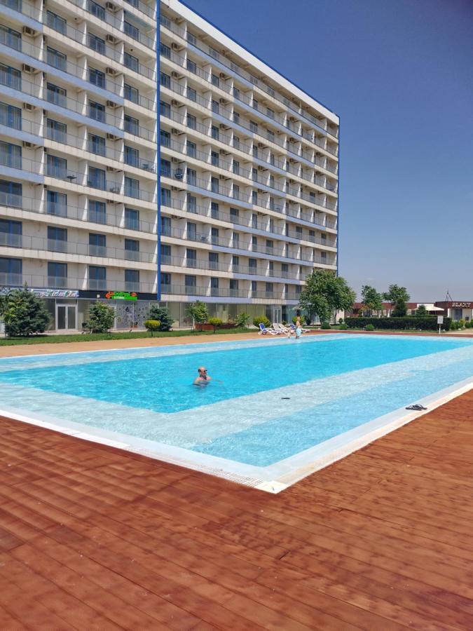 Blaxy Resort Stefi Cu Acces La Piscine Gratuit Douăzeci şi Trei August Esterno foto