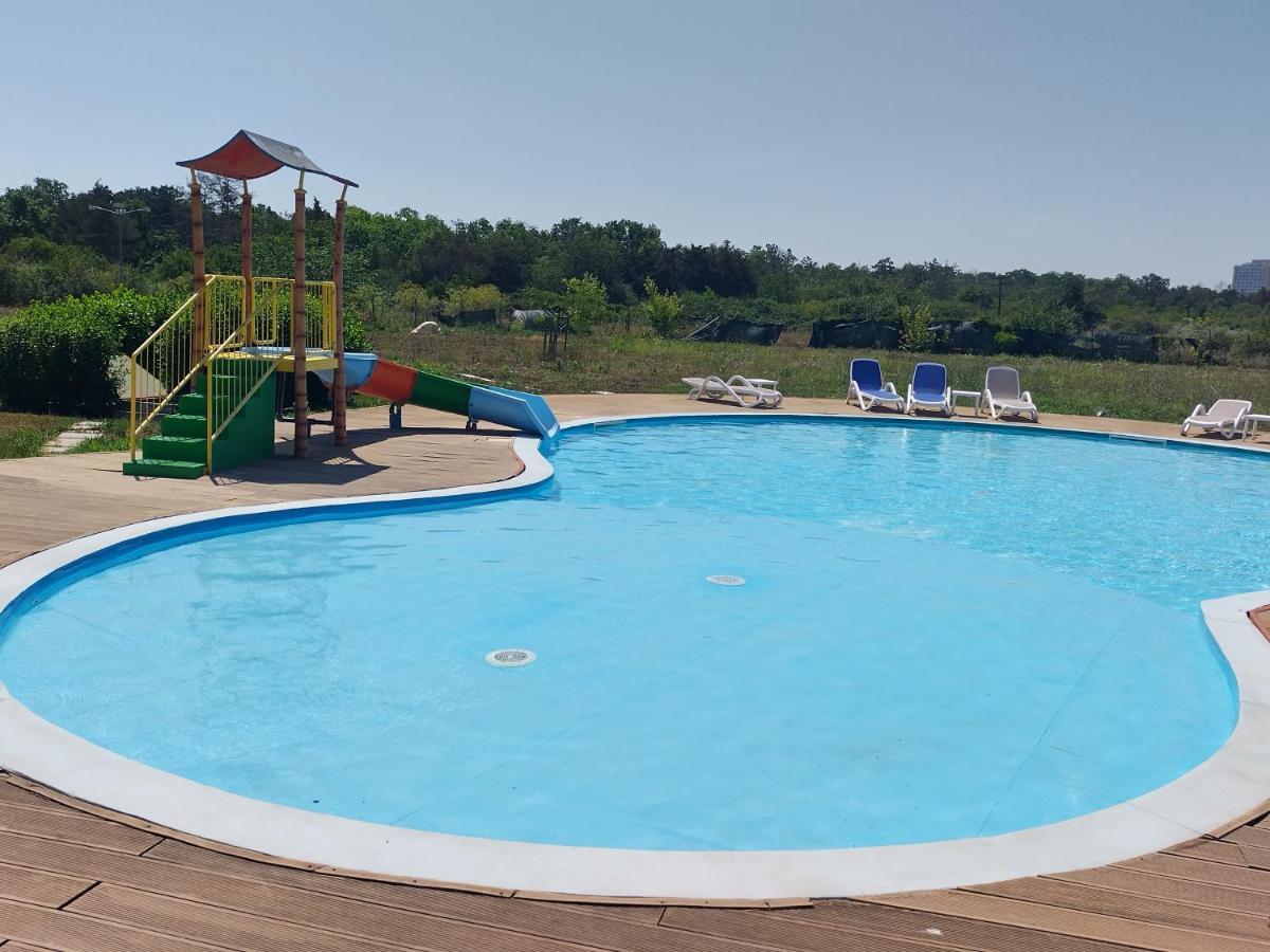 Blaxy Resort Stefi Cu Acces La Piscine Gratuit Douăzeci şi Trei August Esterno foto