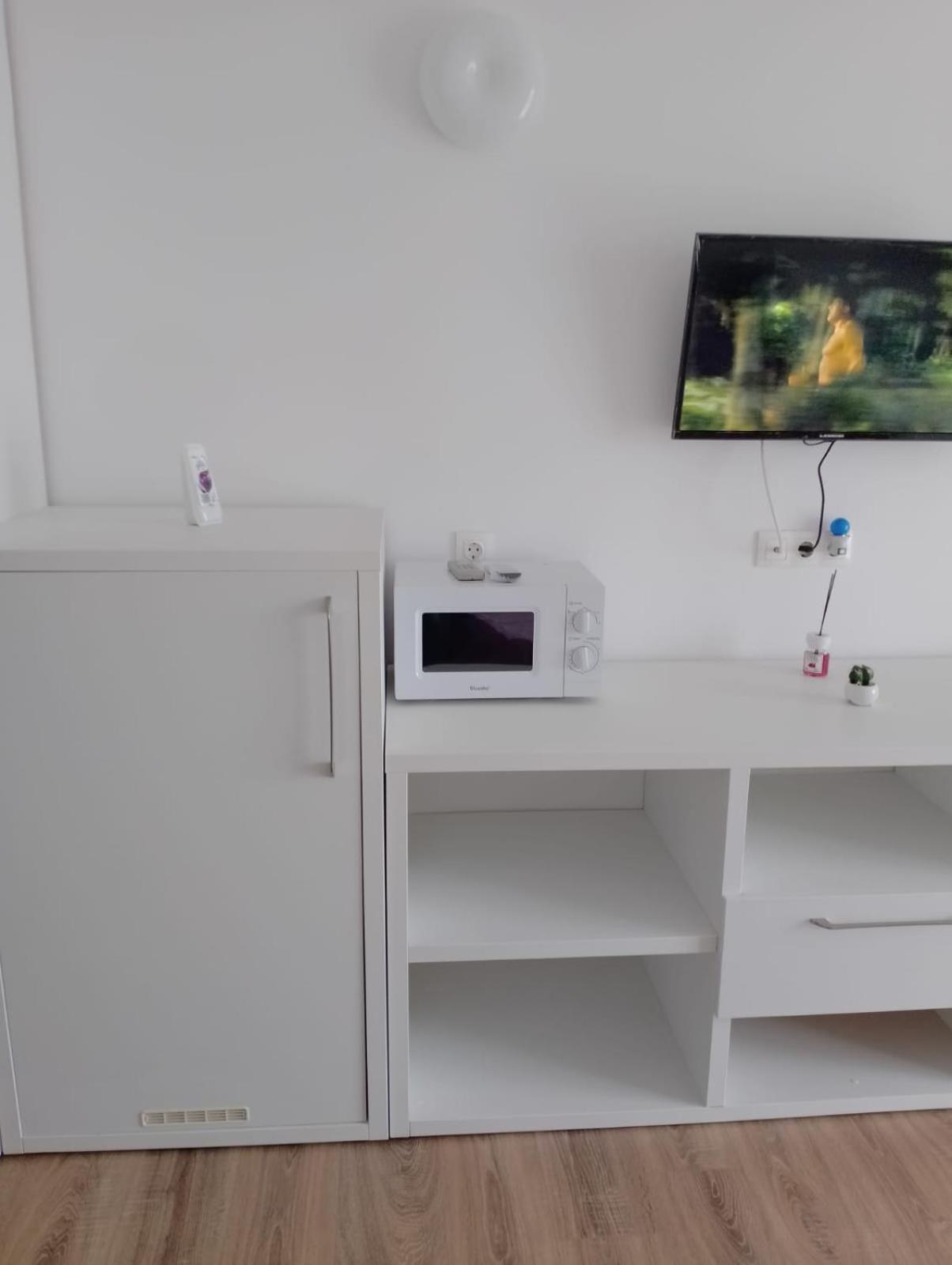Blaxy Resort Stefi Cu Acces La Piscine Gratuit Douăzeci şi Trei August Esterno foto