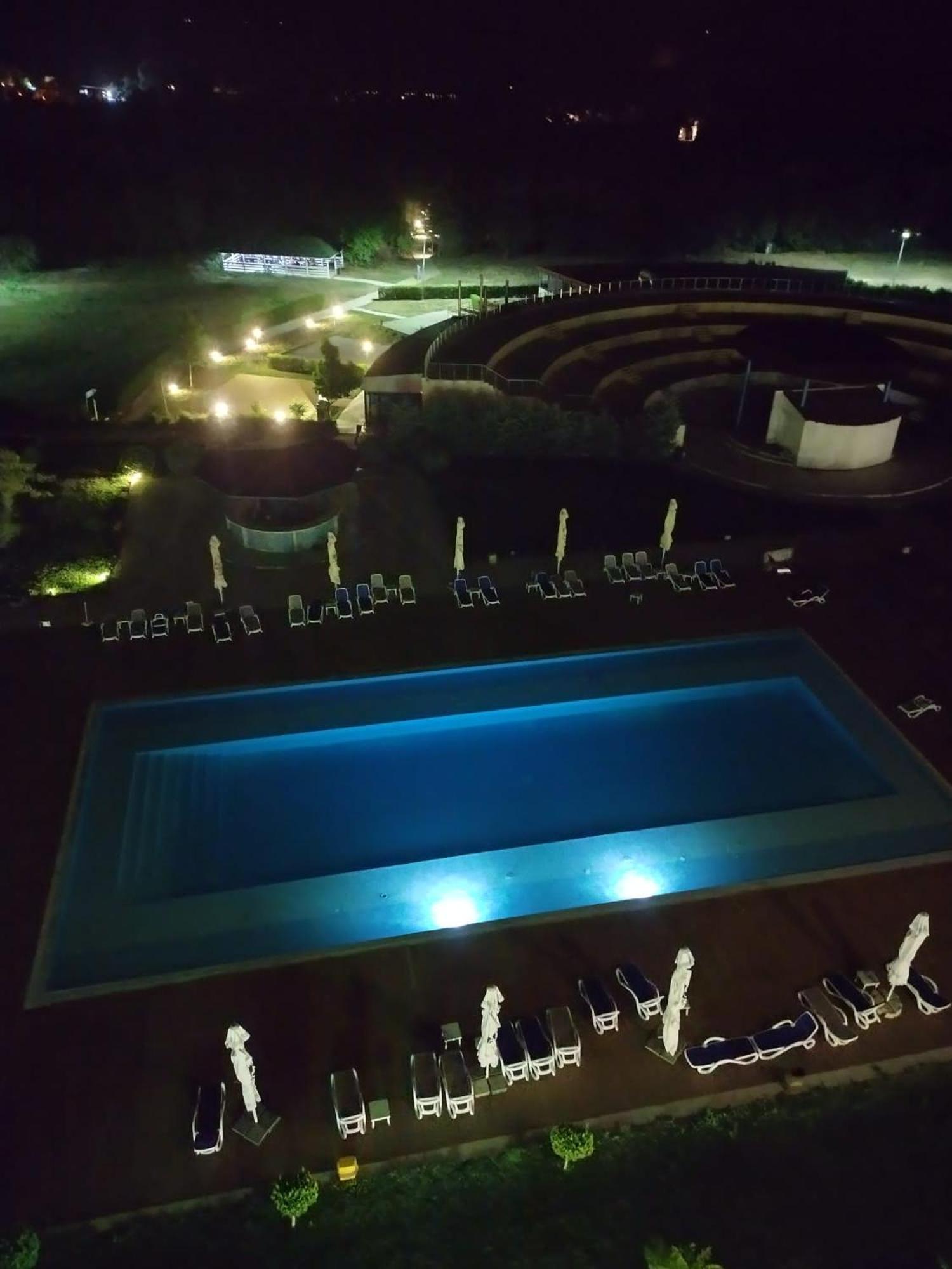 Blaxy Resort Stefi Cu Acces La Piscine Gratuit Douăzeci şi Trei August Esterno foto