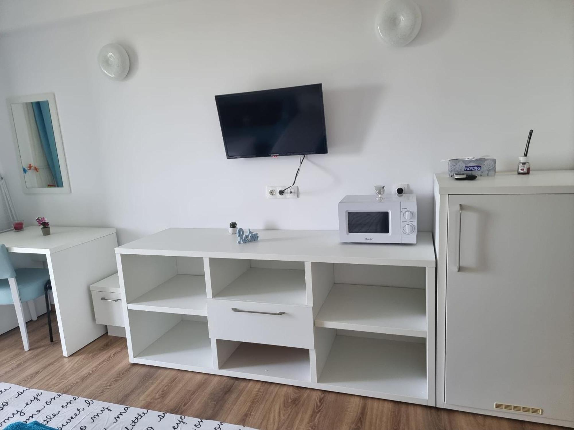 Blaxy Resort Stefi Cu Acces La Piscine Gratuit Douăzeci şi Trei August Esterno foto