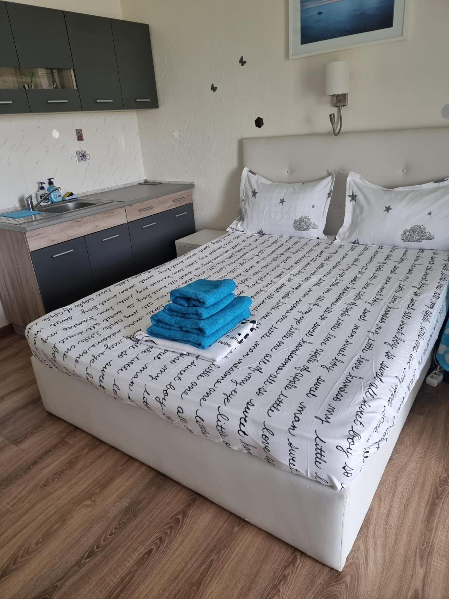 Blaxy Resort Stefi Cu Acces La Piscine Gratuit Douăzeci şi Trei August Esterno foto